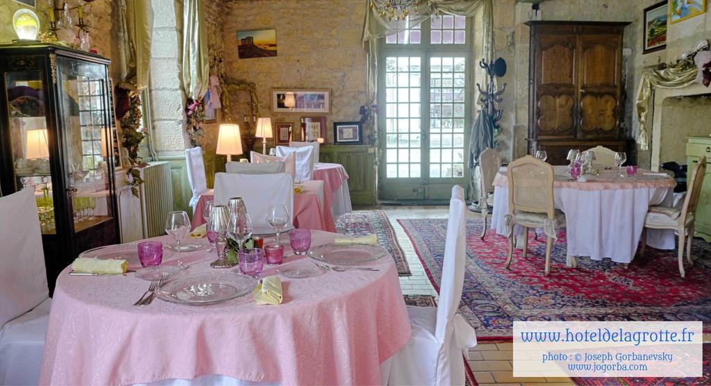Hotel De La Grotte Монтиньяк Экстерьер фото