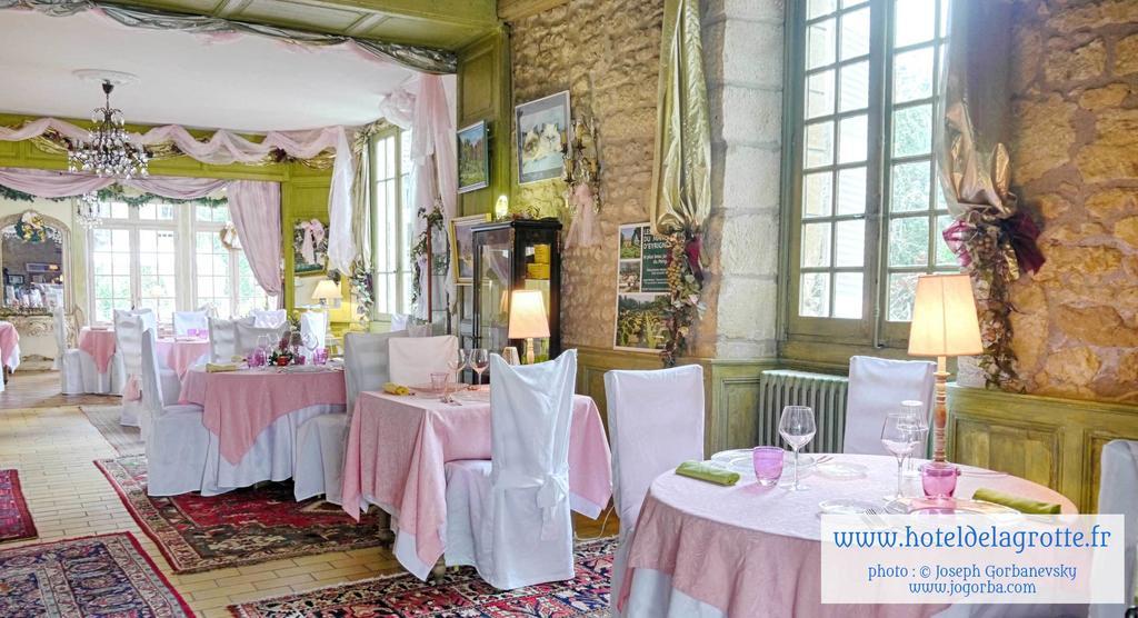 Hotel De La Grotte Монтиньяк Экстерьер фото