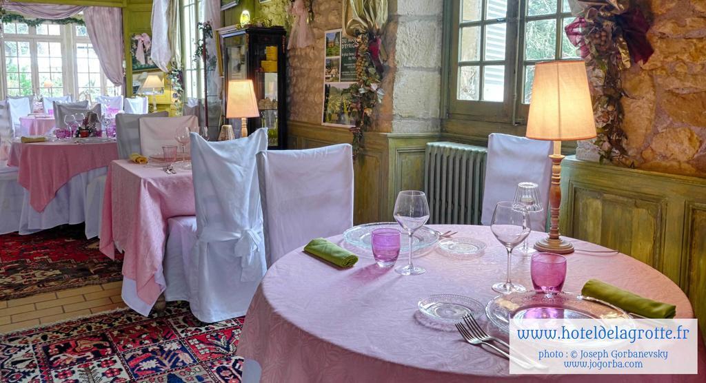 Hotel De La Grotte Монтиньяк Экстерьер фото