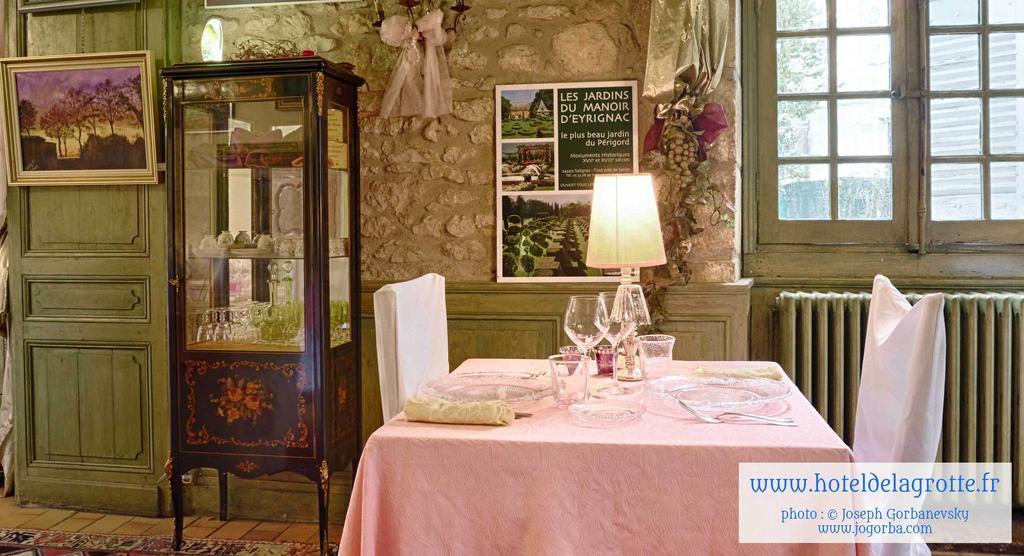 Hotel De La Grotte Монтиньяк Экстерьер фото