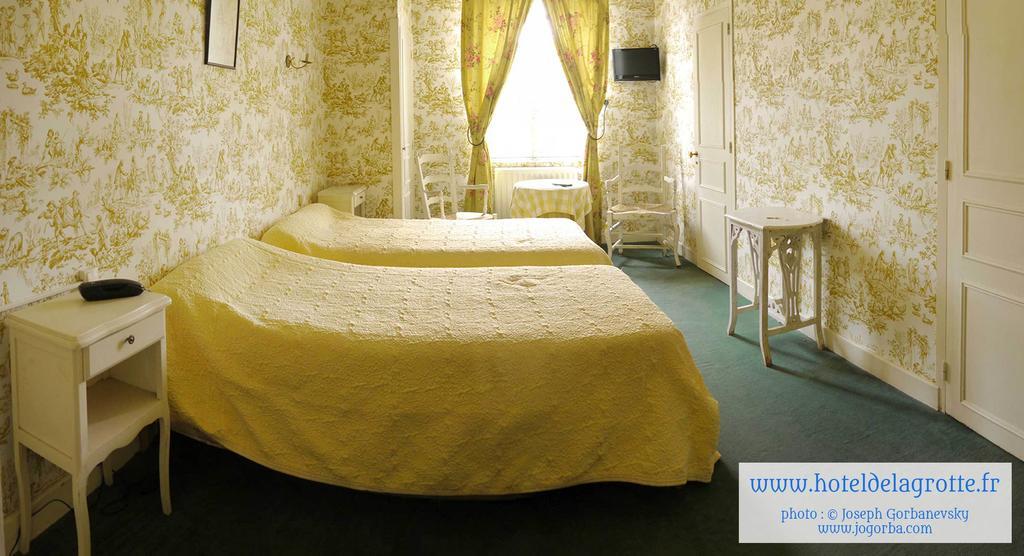 Hotel De La Grotte Монтиньяк Номер фото