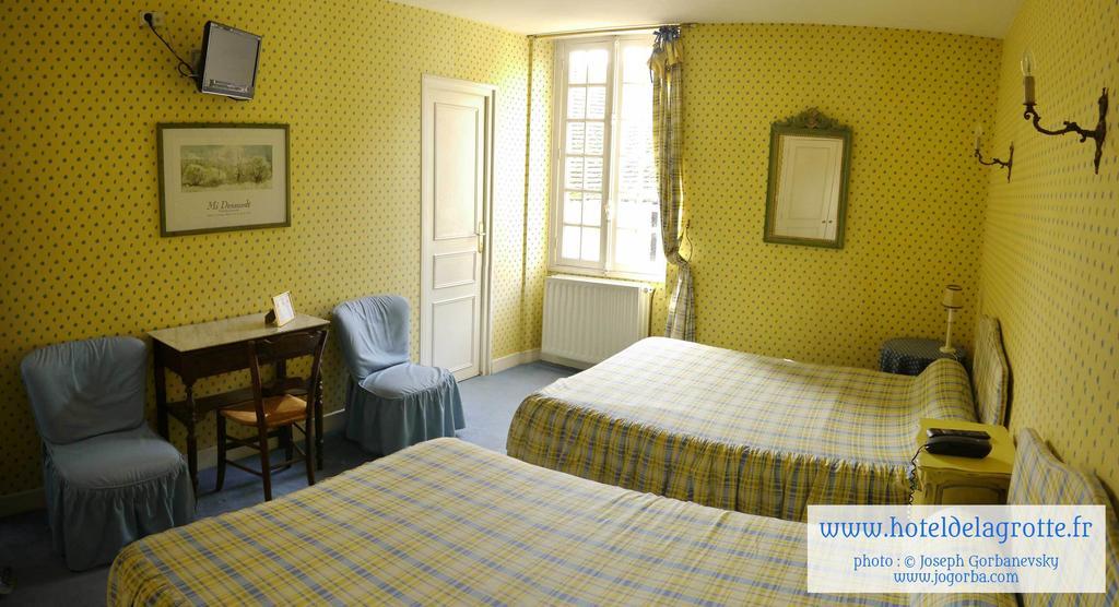 Hotel De La Grotte Монтиньяк Номер фото